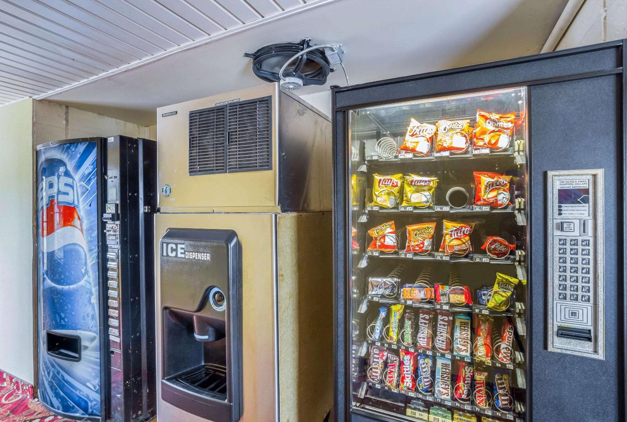 Econo Lodge Huntington - Barboursville University Area Eksteriør bilde